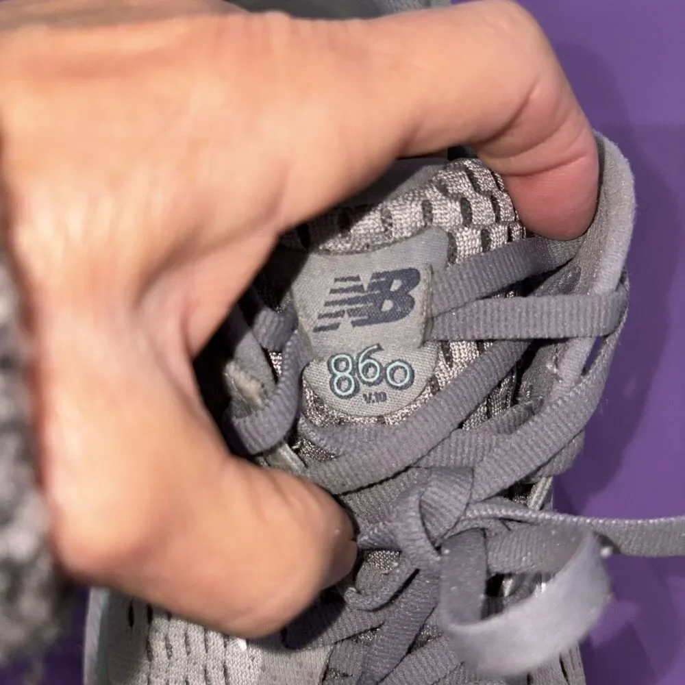 New‎ Balance 860 Ladies 8.5 Sneakers
